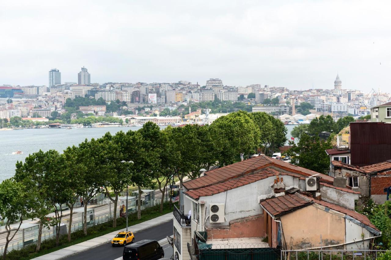 Istanbul Old City Colorful Houses Balat Petrion Hotel Exterior photo