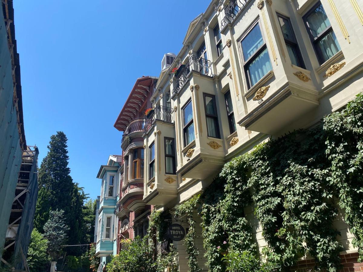 Istanbul Old City Colorful Houses Balat Petrion Hotel Exterior photo