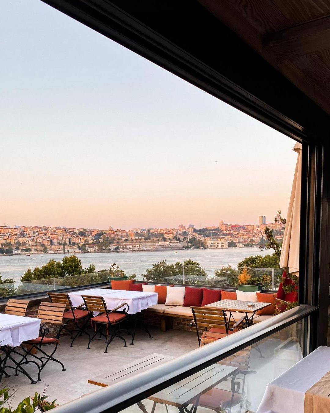 Istanbul Old City Colorful Houses Balat Petrion Hotel Exterior photo