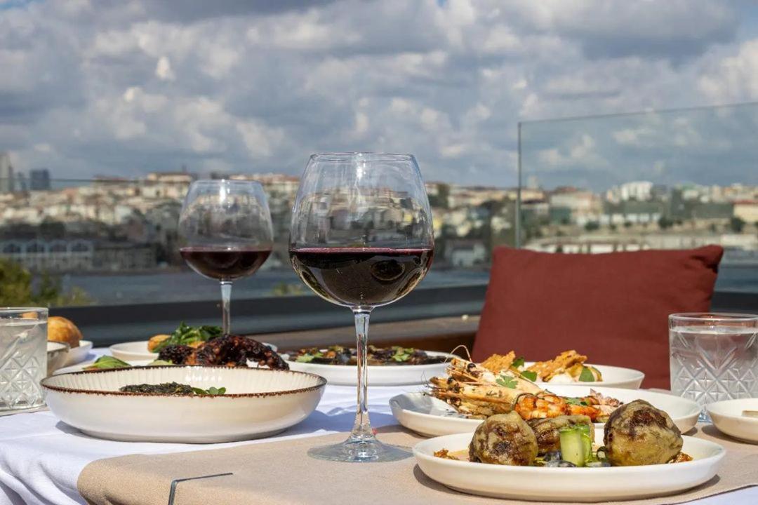 Istanbul Old City Colorful Houses Balat Petrion Hotel Exterior photo